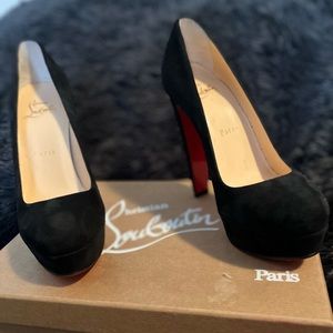 35.5 Christian Louboutin